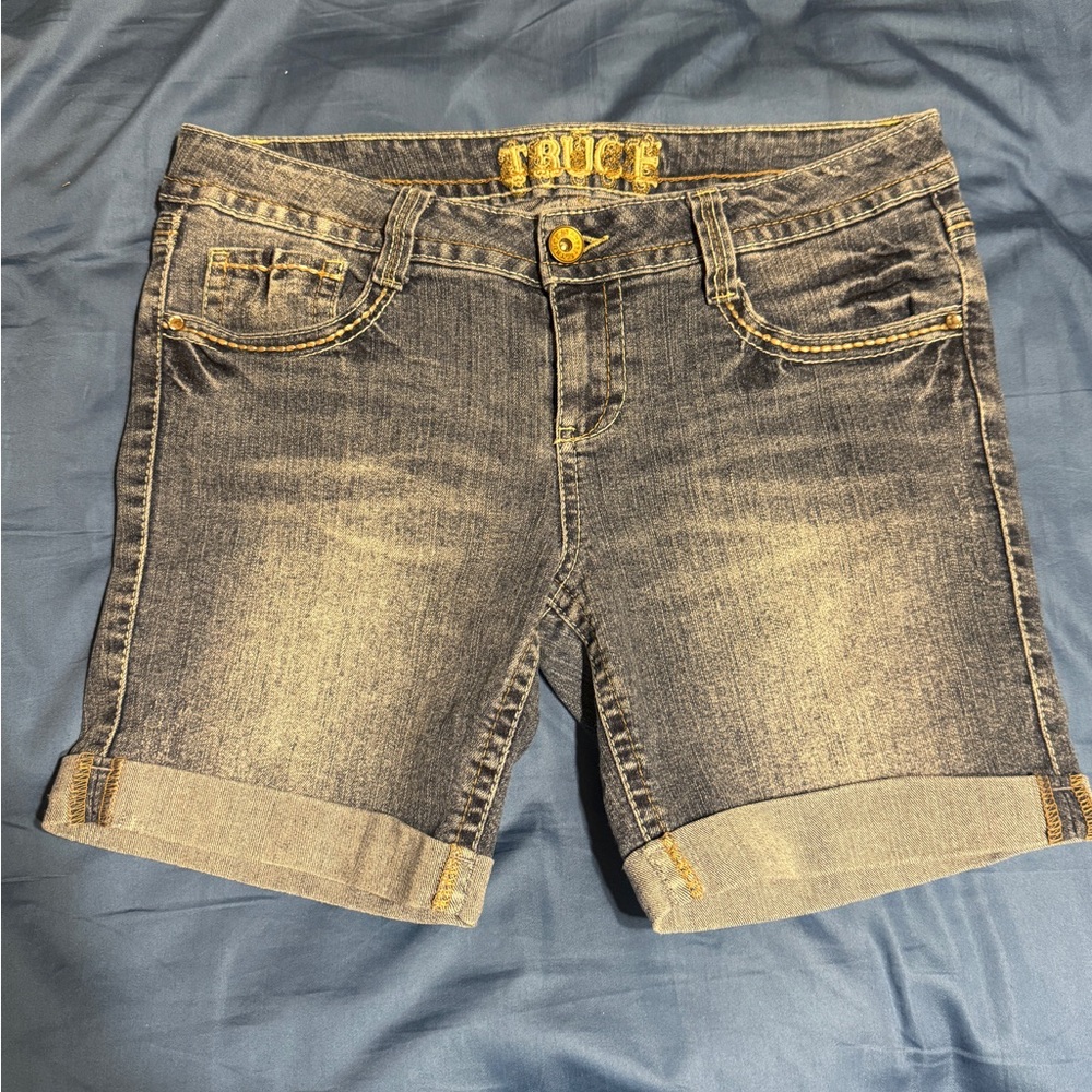 Truce Women's Mid-Rise Cuffed Denim Shorts in Faded Blue